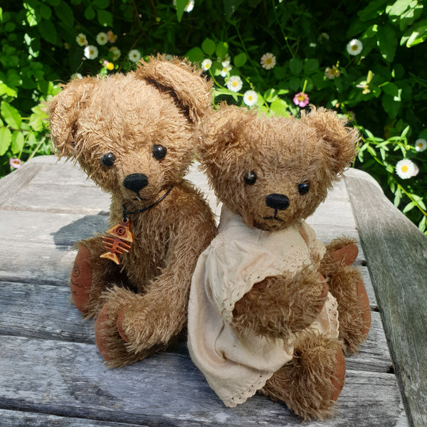 Sweet Sue, 18cm small OOAK Robin Rive khaki bear, calico dress