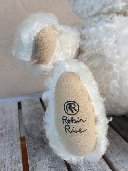 Robin Rive paw pad