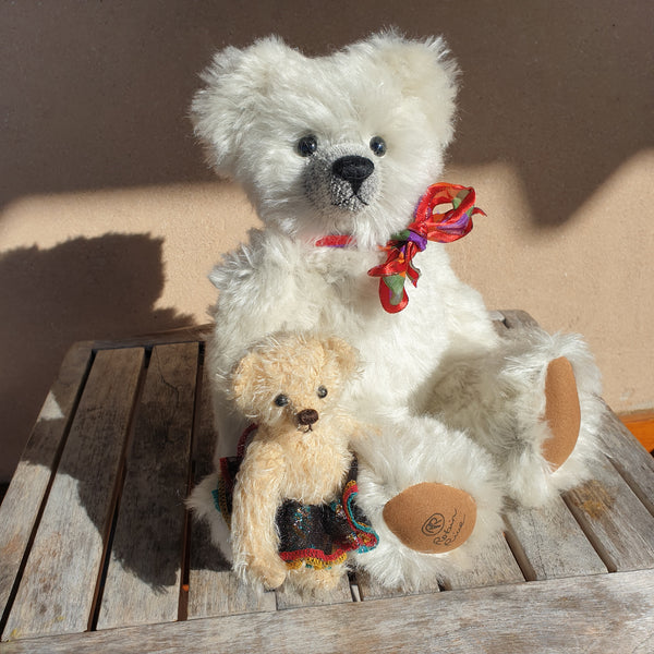 Snowy, 36cm OOAK soft, cuddly white mohair Robin Rive bear