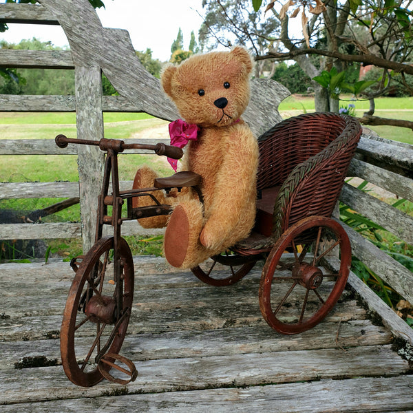 Mason 36cm robin rive bear, 'vintaged' OOAK collectable bear