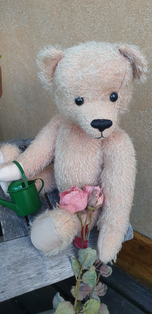 Chloe, 36cm, Robin Rive collectible mohair bear with lace collar