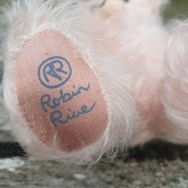 Pinky, ooak pale pink smiley Robin Rive Bear, 23cm  collectible teddy