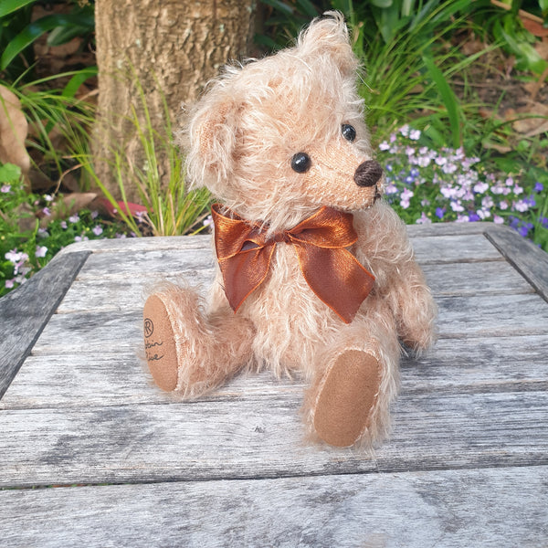 Cam, 25cm Robin Rive bear, 25cm limited, dressed, mohair collectible teddy.