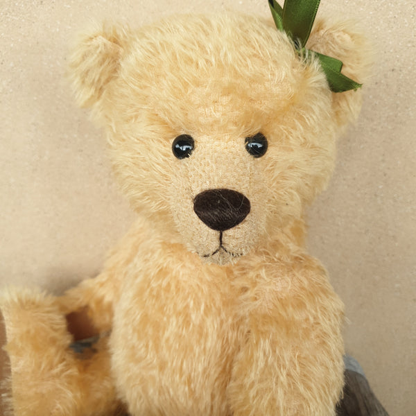 Audrey, 43cm Robin Rive bear, OOAK pale mohair collectible teddy