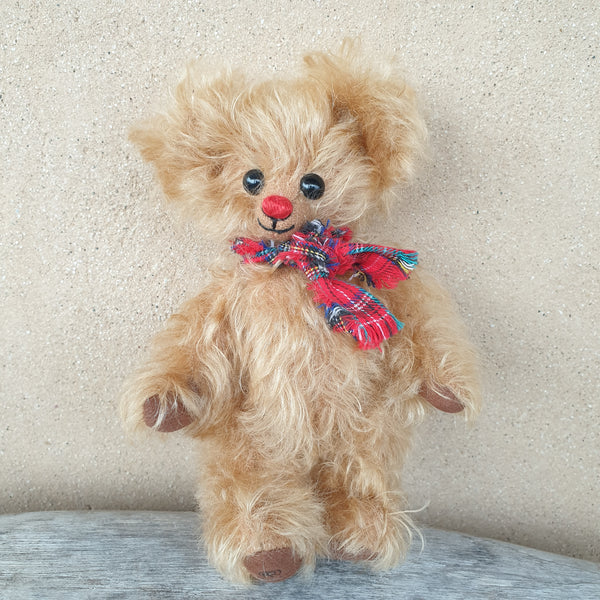 Flo, 18cm small Robin Rive bear, red nose, tartan scarf