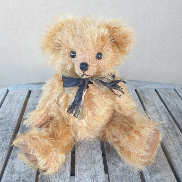 Davey, 23cm Robin Rive caramel mohair bear