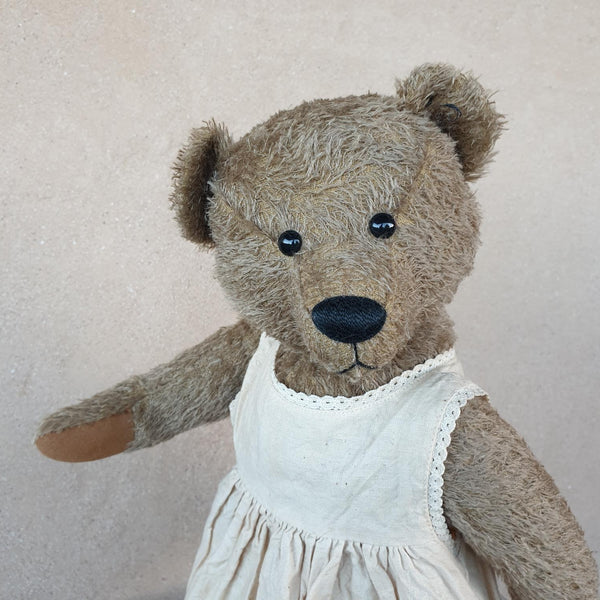 Maggie, Robin Rive bear, 40cm, OOAK handsome latte mohair teddy, calico dress