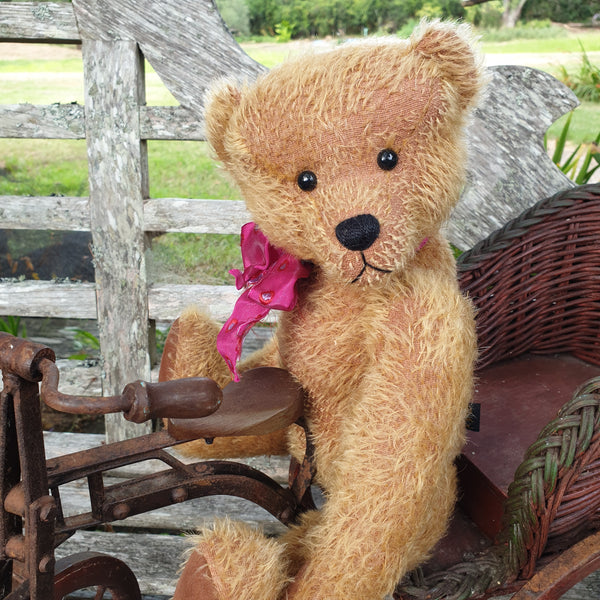 Mason 36cm robin rive bear, 'vintaged' OOAK collectable bear