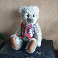Patrick, Robin Rive Bear, 28cm OOAK collectible sage green mohair teddy with floral hat