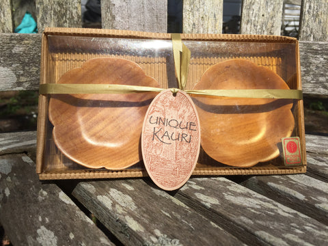 Kauri  wood petal-shaped condiment dishes
