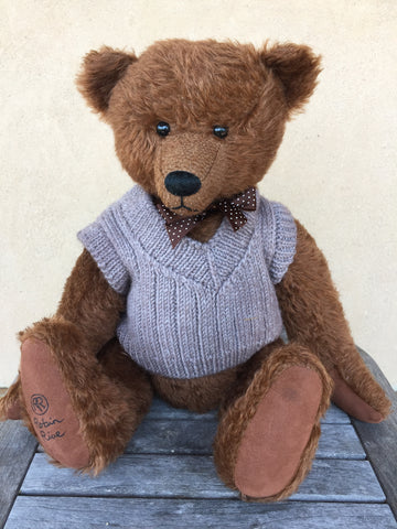 Hughie, 44cm Robin Rive bear, grey sweater